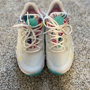 NIKE Metcon 4. Colorful Turquoise and Pink. Beautiful shoes. EUC!